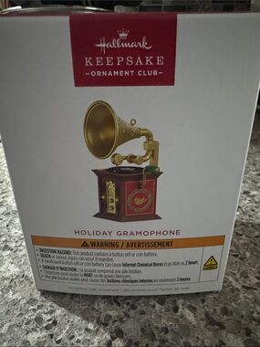 Hallmark keepsake 2026 Holiday Gramophone Ornament - Red & Gold